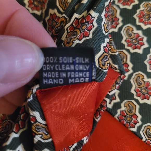 Faconnable 100% Silk Tie – Green & Red Geometric Floral Pattern - Picture 2 of 3